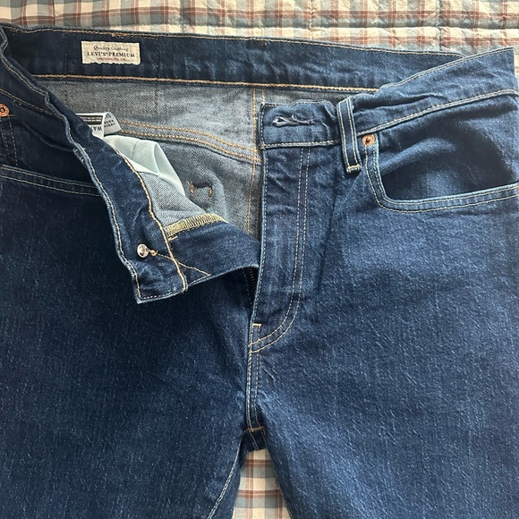 Levi’s Dark Wash Jeans - Picture 3 of 3